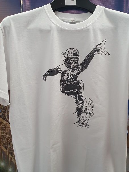 T-shirt - skateboard monkey - size L